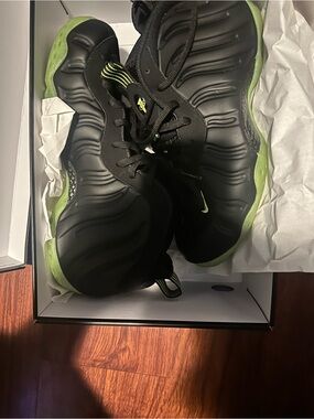 Nike Men’s Foamposite Pro Basketball Shoes in Black and Neon Green